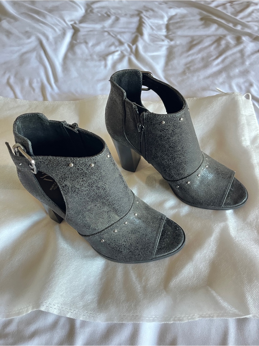 Simply Vera Vera Wang Black Metallic Open Toe Heeled Booties Size 6.5